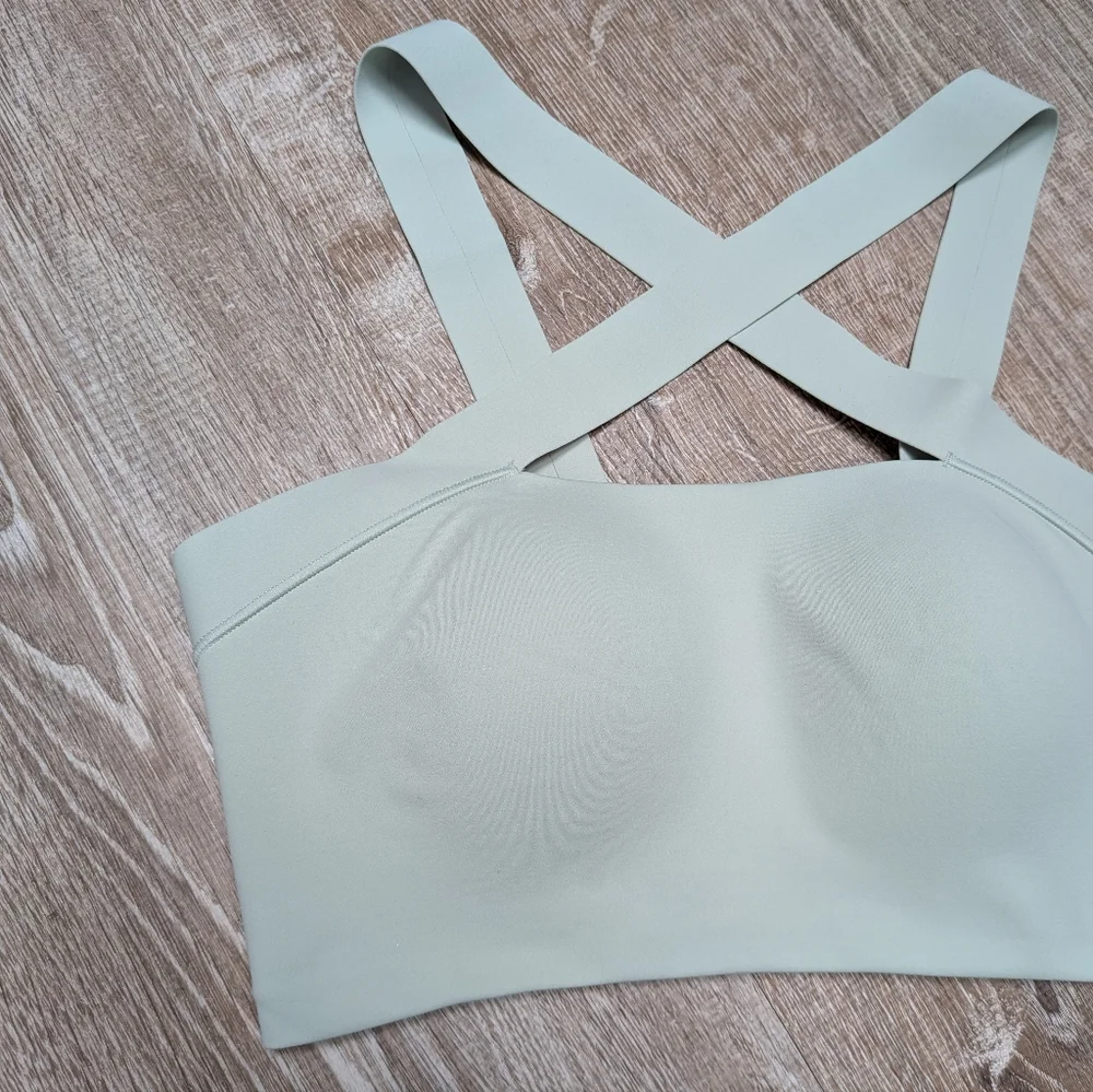 NWT Victoria's Secret Sport Soft Green Cross Strap Bandeau Sports Bra Size Small
